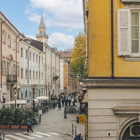 Hurban 16 * Trieste